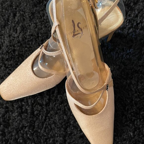 Life Stride Size 8.5 Gold Classic Shoe - Picture 1 of 4